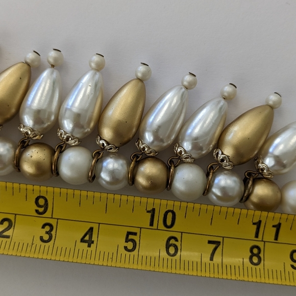 VTG JAPAN SIGNED GOLD TONE & FAUX PEARL HEAVYWEIGHT NECKLACE - Picture 8 of 10